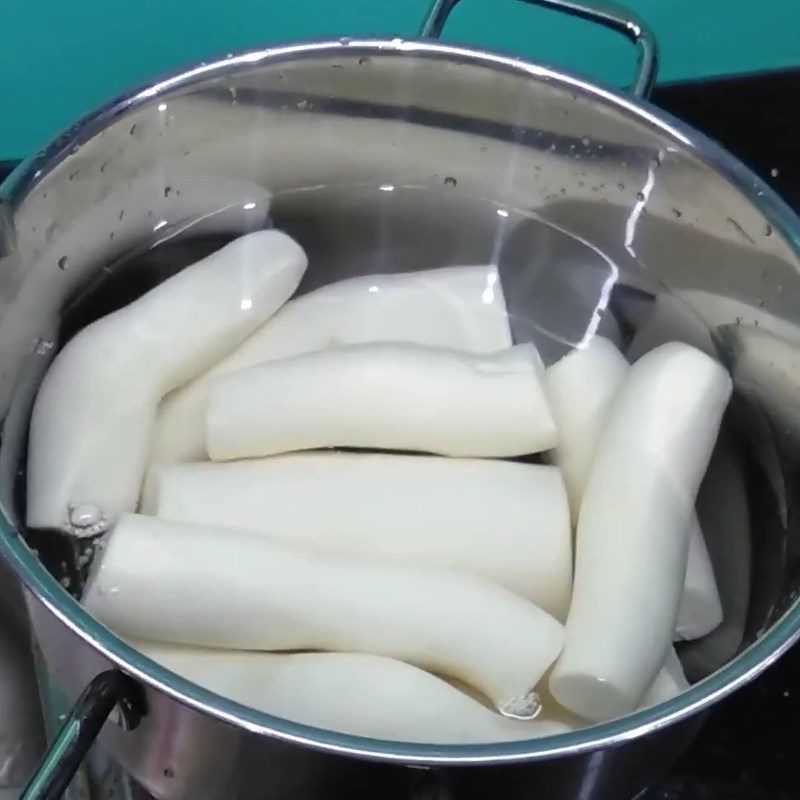 Step 1 Prepare the cassava Grilled cassava cake using an air fryer