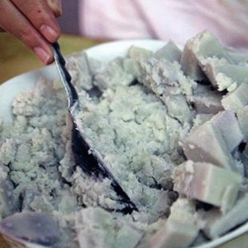 Step 1 Prepare the taro for Chè trôi nước with taro filling