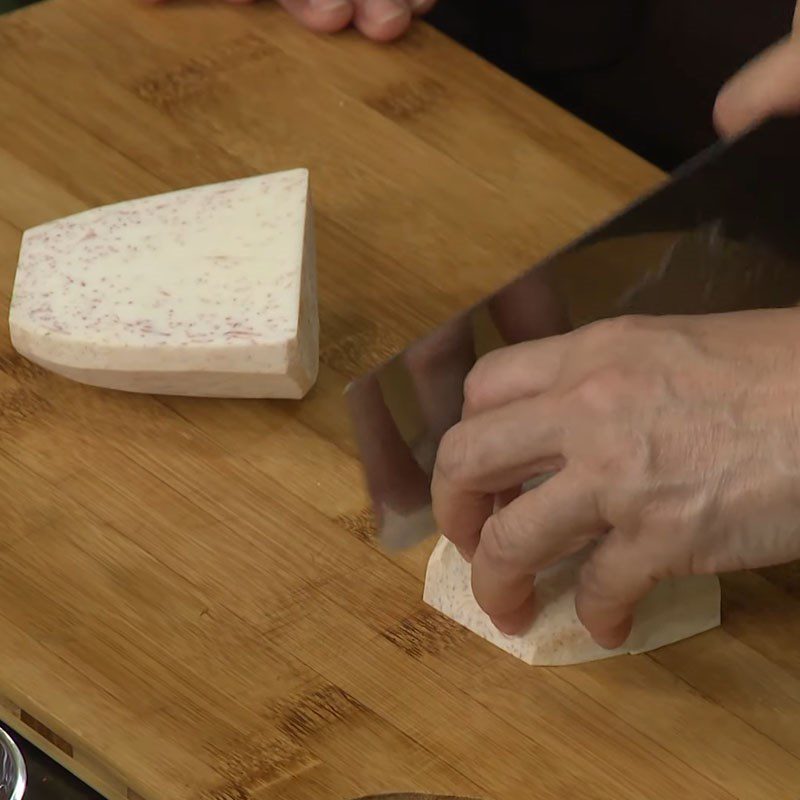 Step 1 Prepare the taro Taro soup with tofu