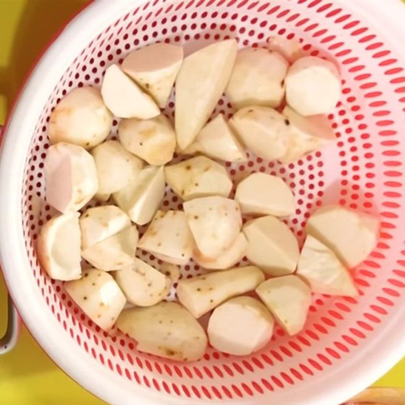 Step 1 Prepare the taro Taro Dessert with Tapioca Flour