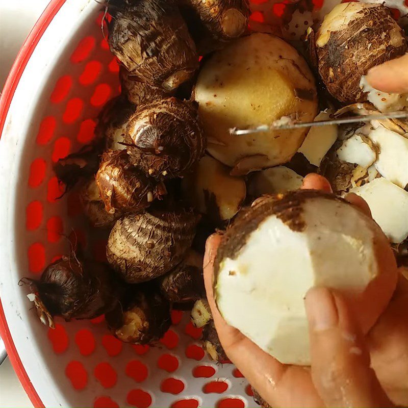 Step 2 Prepare taro and carrots for Taro soup with bones