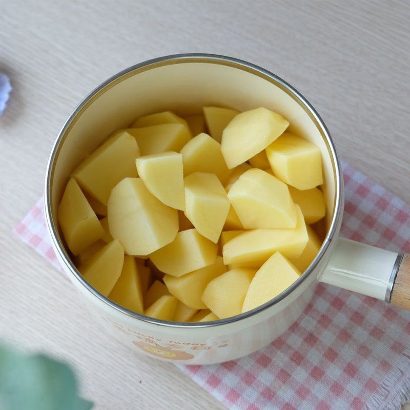 Step 1 Prepare the potatoes for Baked Potato Snacks