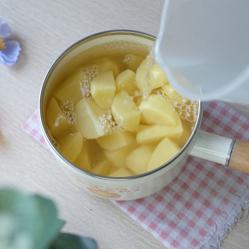 Step 1 Prepare the potatoes for Baked Potato Snacks