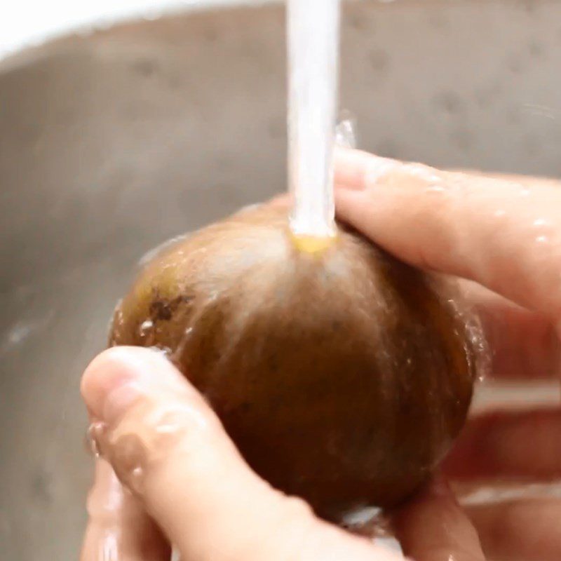 Step 1 Prepare longan fruit for Longan Fruit Drink