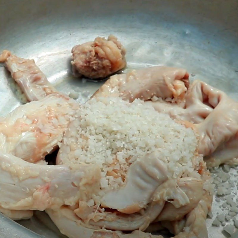 Step 1 Prepare the pork intestines Grilled pork intestines with turmeric