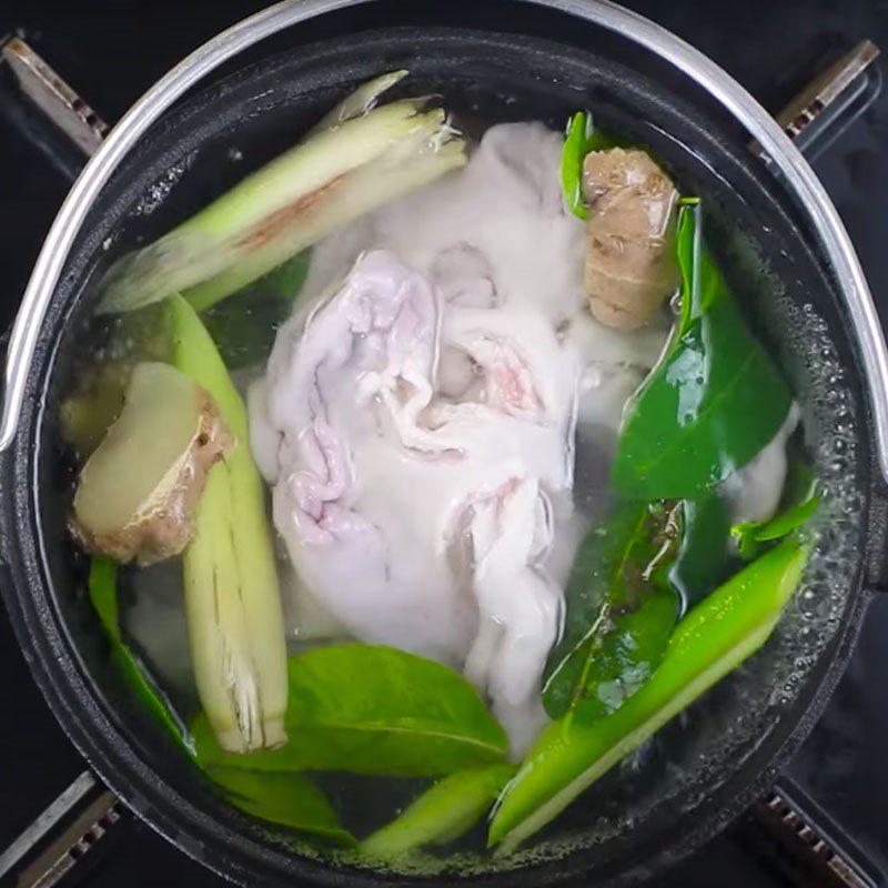 Step 1 Prepare pig intestines Grilled Honey Intestines