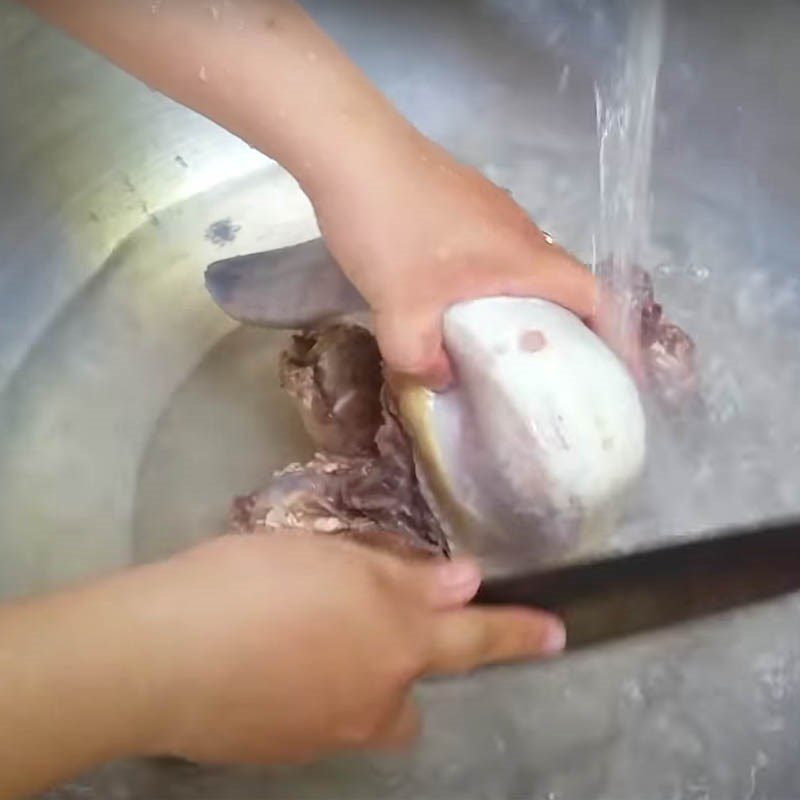 Step 1 Prepare beef tongue Beef tongue stewed with carrots