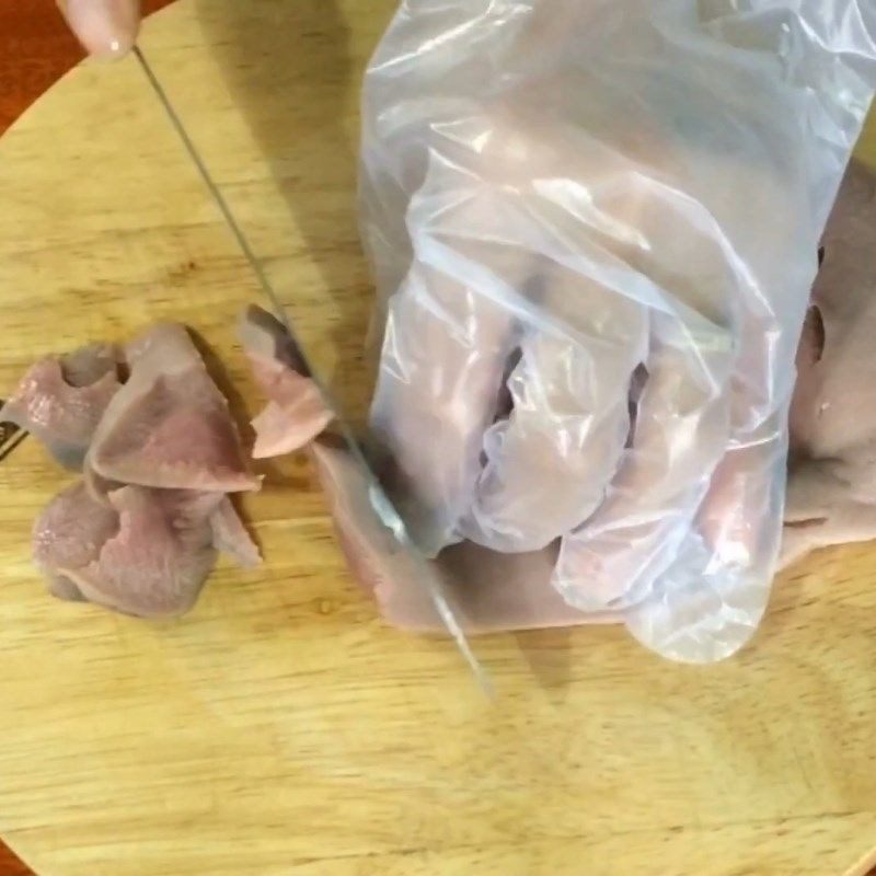 Step 2 Prepare the beef tongue Beef tongue stewed with green pepper