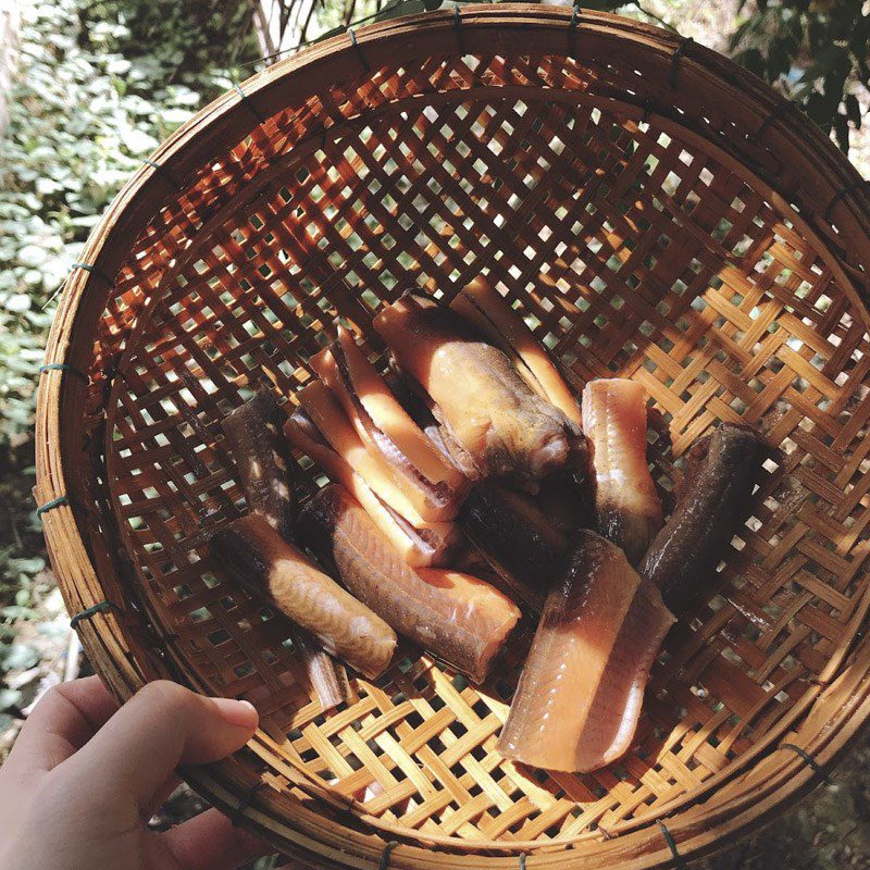 Step 1 Prepare the eel for Sour Eel Soup with Water Lily