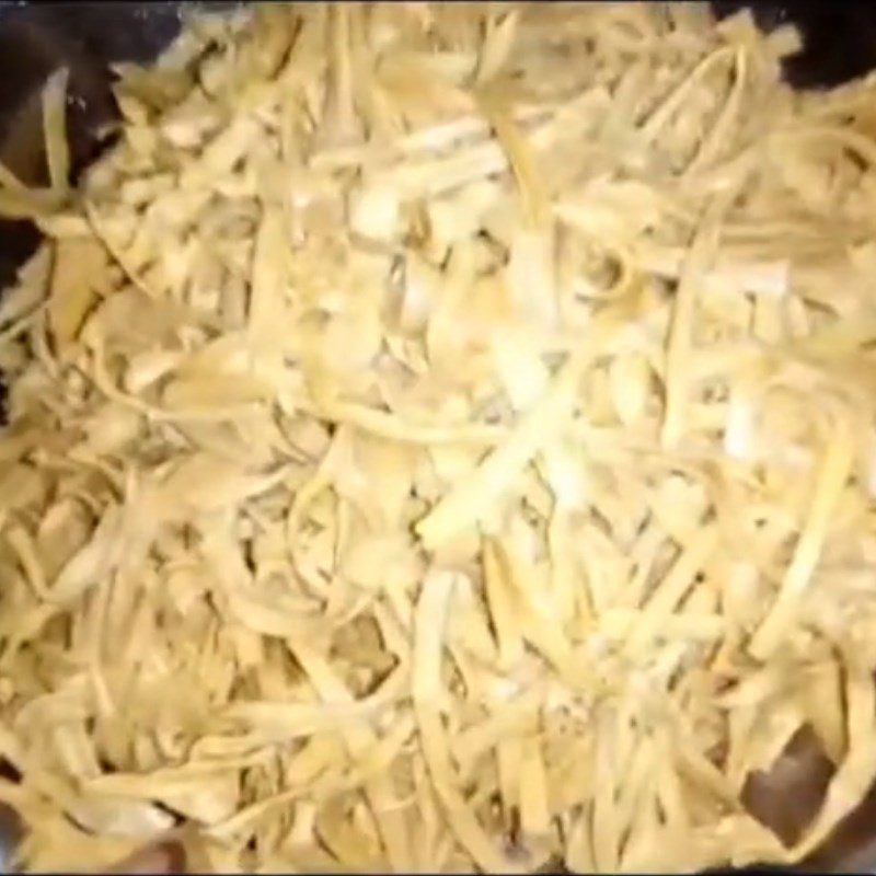 Step 1 Prepare dried bamboo shoots Stir-fried Dried Bamboo Shoots with Vegetarian Pepper