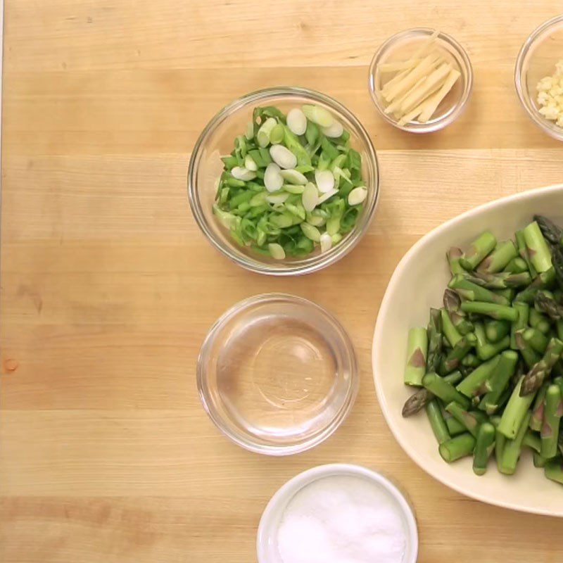 Step 2 Prepare the asparagus Chicken breast stir-fried with asparagus