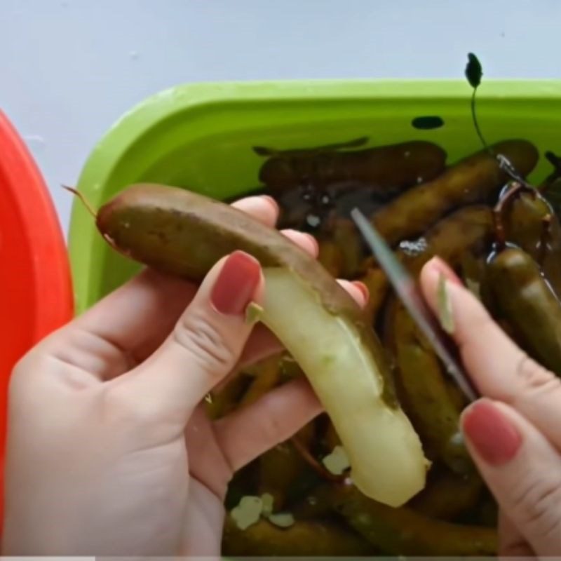 Step 1 Prepare tamarind for sweet and sour soaking