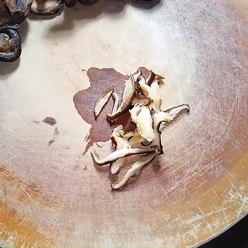 Step 1 Preparing mushrooms Shiitake mushrooms stewed with pineapple