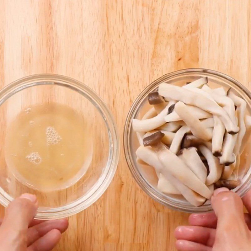Step 1 Prepare chicken leg mushrooms Tofu salad with chicken leg mushrooms