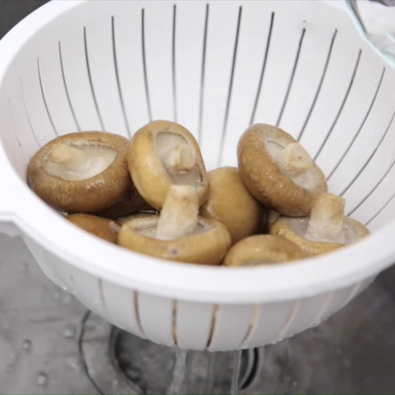 Step 1 Prepare the mushrooms for Stir-fried King Oyster Mushrooms with Lemongrass