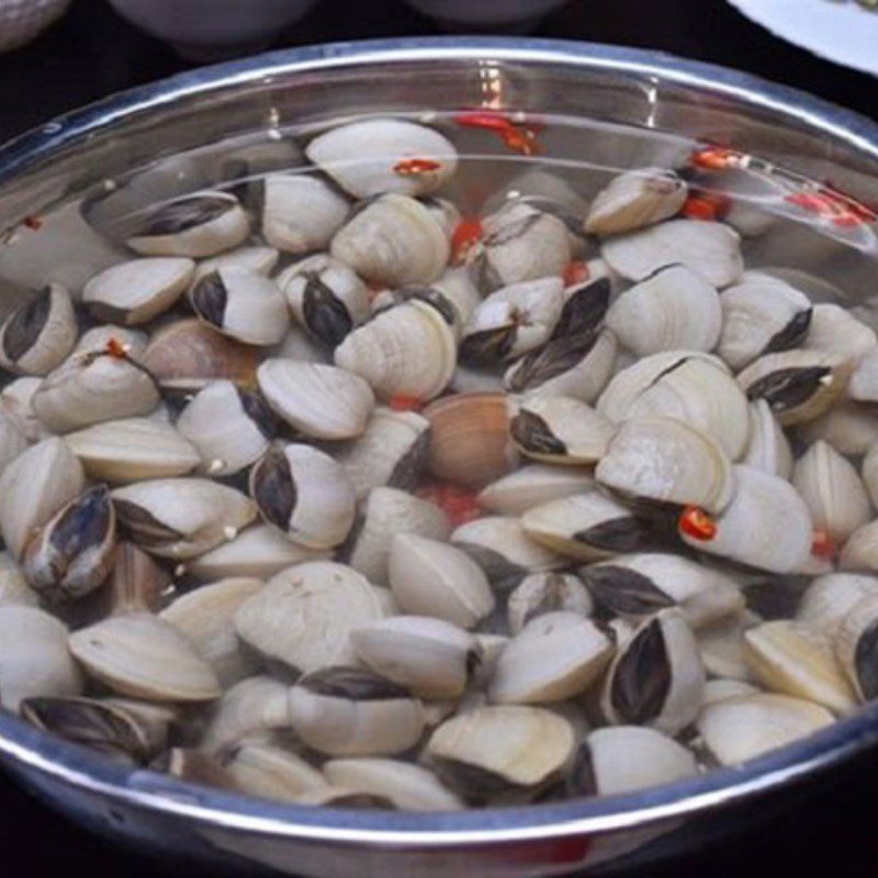 Step 1 Prepare the clams Stir-fried Clams with Satay