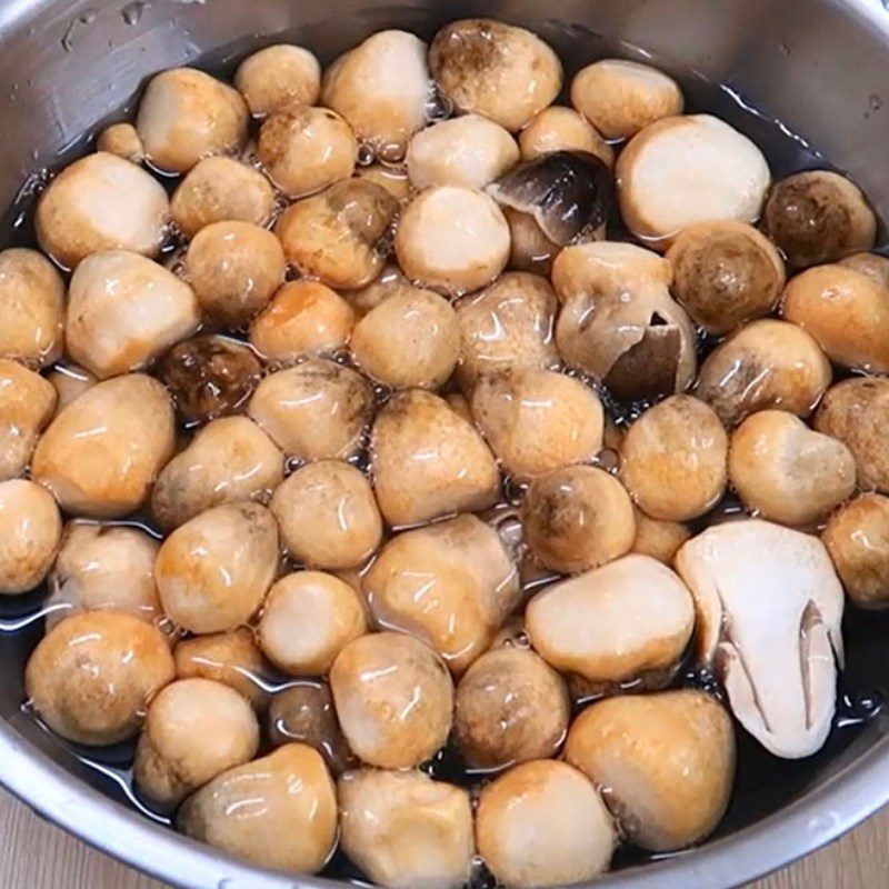 Step 1 Prepare the ingredients for Vegetarian Mushroom Noodle Soup (Recipe shared by Tiktok Vegetarian Kitchen XANH)