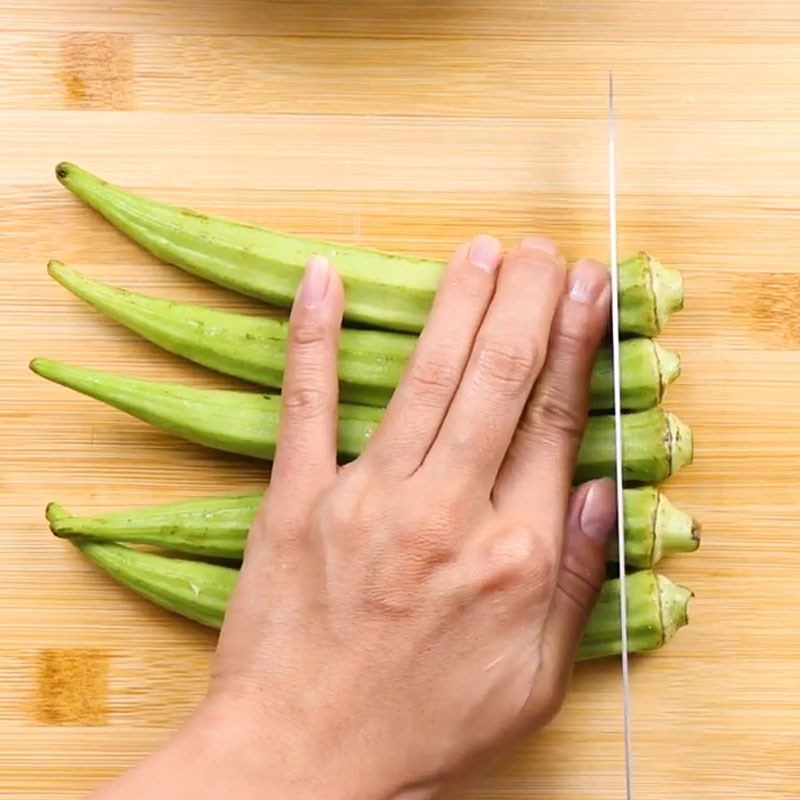 Step 1 Prepare the ingredients for Pork rolled with okra in honey sauce