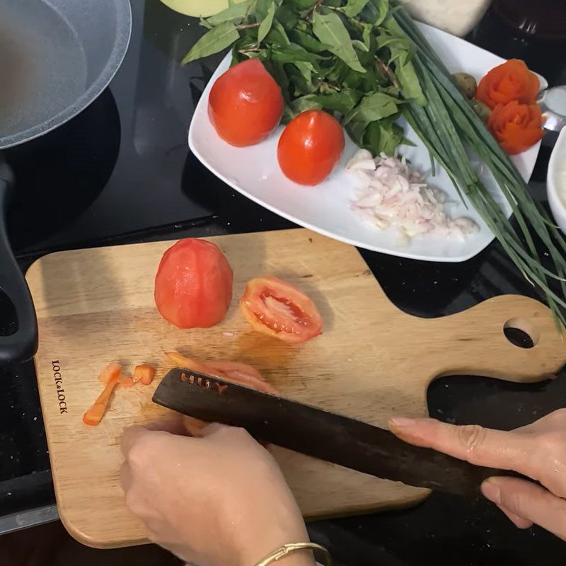 Step 1 Prepare the ingredients for Sweet and Sour Clam Soup