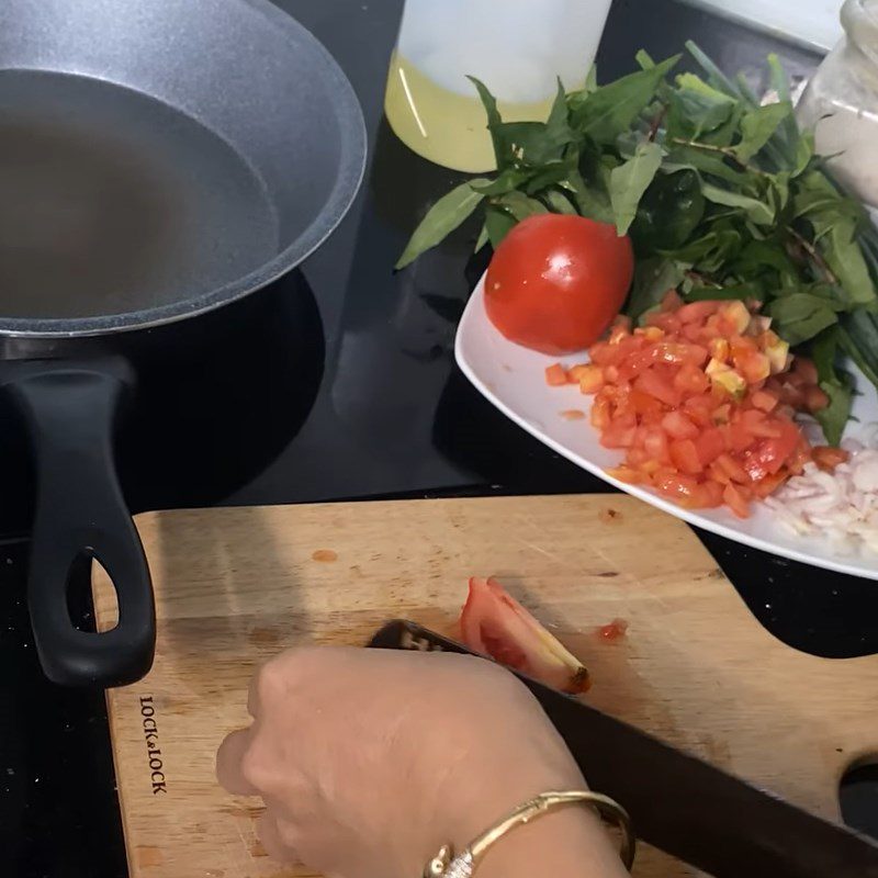 Step 1 Prepare the ingredients for Sweet and Sour Soup