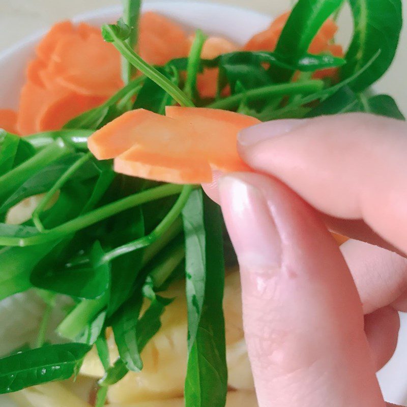 Step 1 Prepare the ingredients for Spicy Squid Noodles