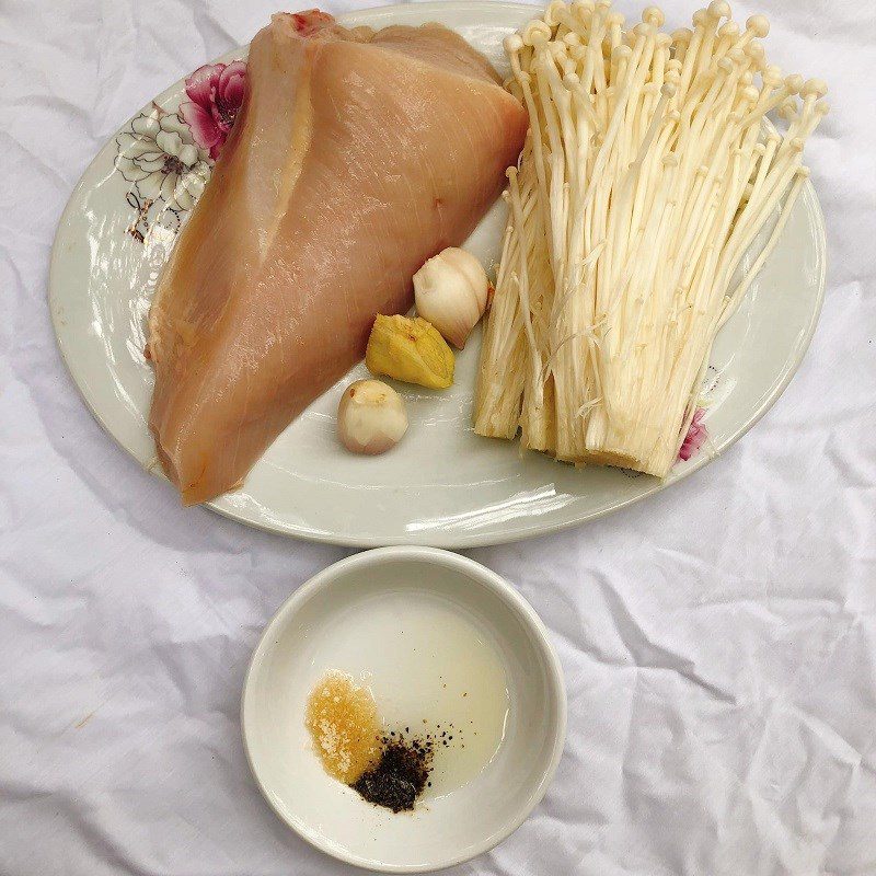 Step 1 Prepare the ingredients for Pan-fried chicken breast rolled with enoki mushrooms
