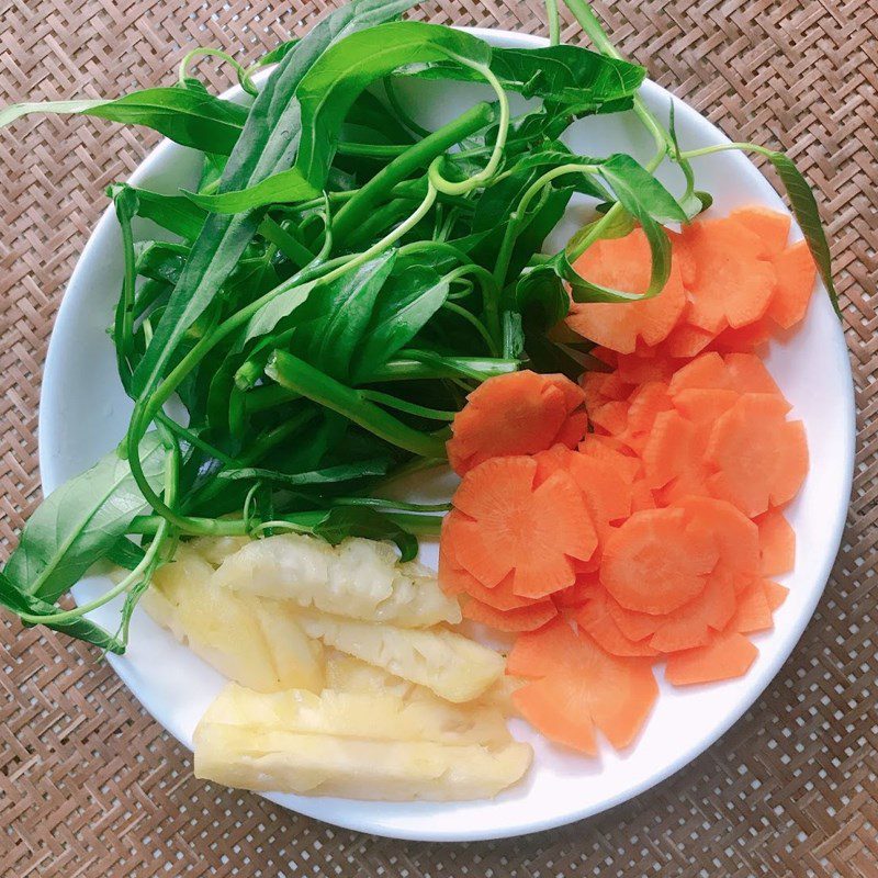 Step 1 Prepare the ingredients for Spicy Squid Noodles