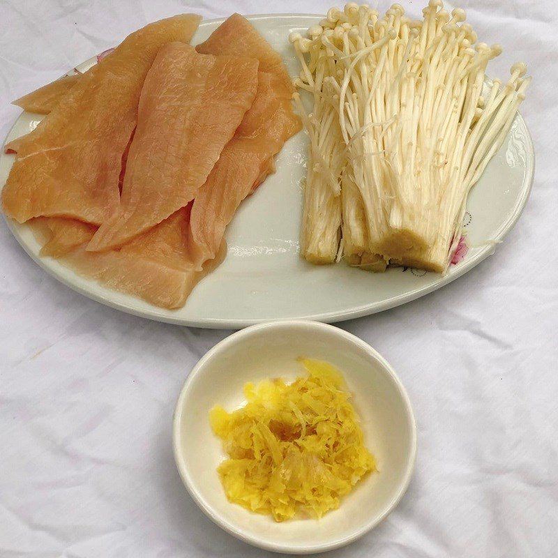 Step 1 Prepare the ingredients for Pan-fried chicken breast rolled with enoki mushrooms