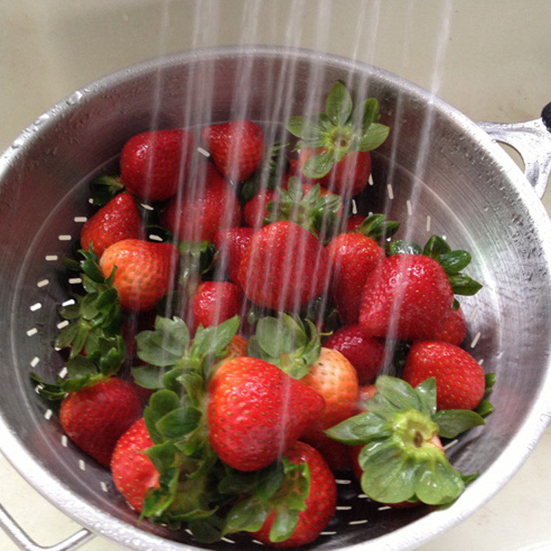 Step 1 Prepare the ingredients for Beetroot Strawberry Raspberry Ice Cream