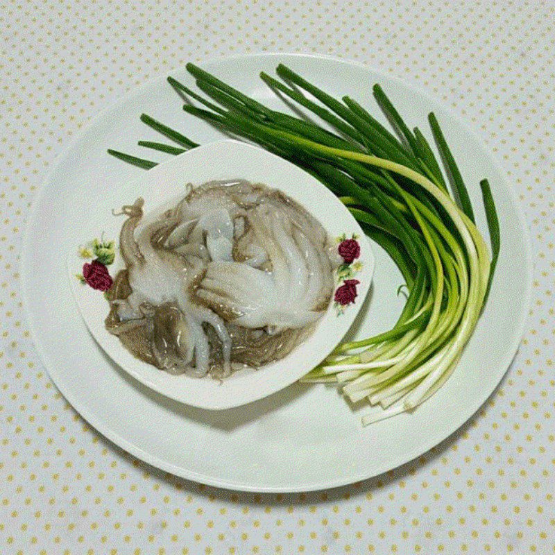 Step 1 Prepare the ingredients for Octopus Salad with Green Onions