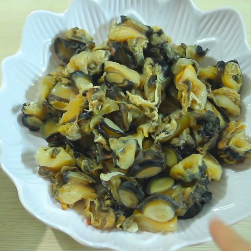 Step 1 Prepare the ingredients for Snail Noodle Soup