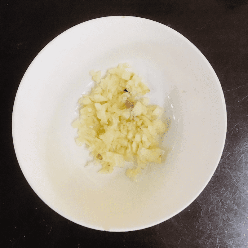 Step 1 Prepare the ingredients Sour bamboo shoots stir-fried with pork