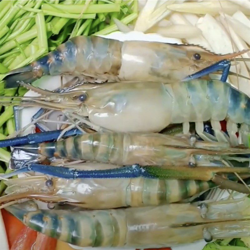 Step 1 Prepare the ingredients for Lotus Stem Soup with Shrimp