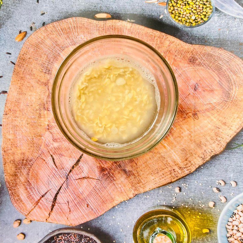 Step 1 Prepare ingredients for Cashew Cocoa Oat Milk (Recipe shared by a user)