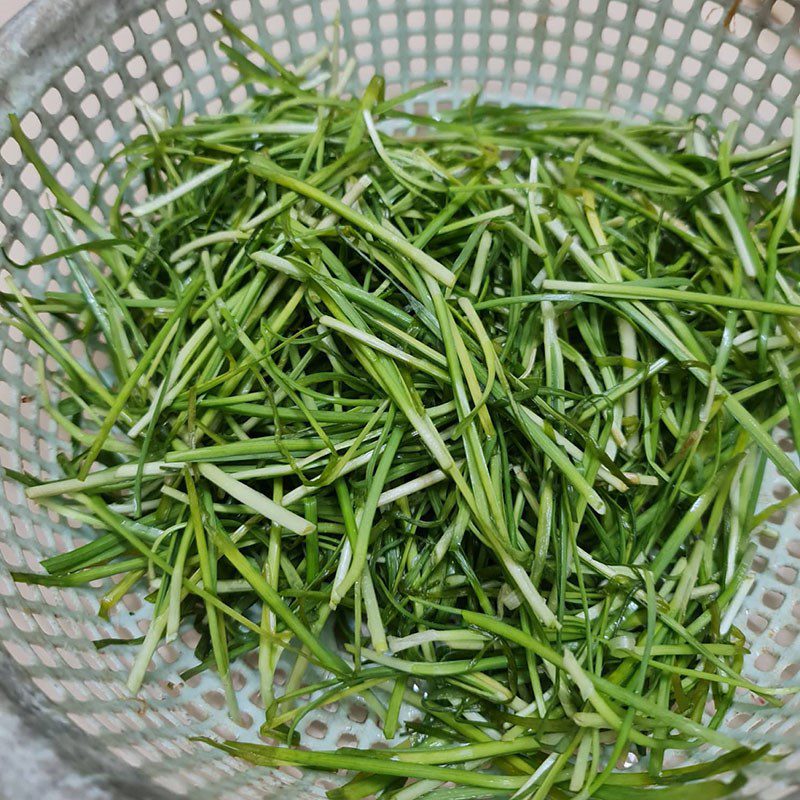 Step 1 Prepare the ingredients for Chive and minced meat tofu soup