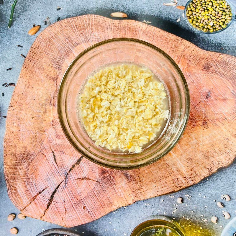 Step 1 Prepare ingredients for Cashew Cocoa Oat Milk (Recipe shared by a user)