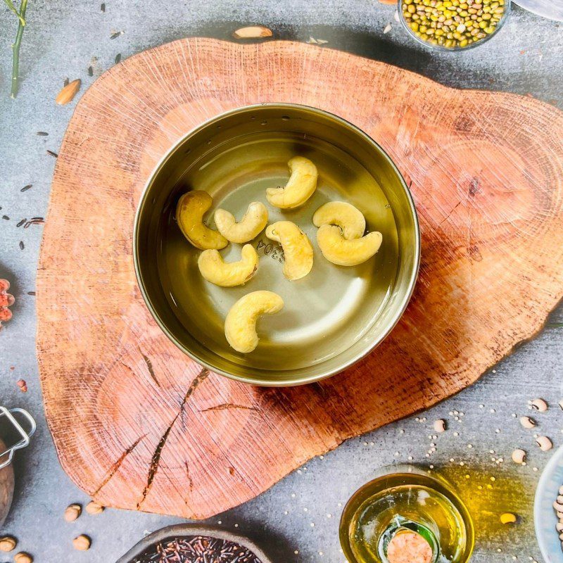Step 1 Prepare ingredients Cashew cocoa oatmeal milk (Recipe shared by users)