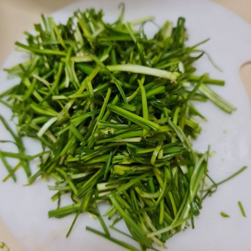 Step 1 Prepare the ingredients for clam soup with chives