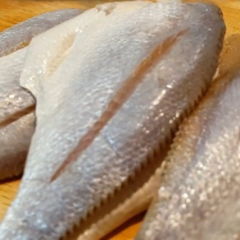 Step 1 Prepare the ingredients for Dried mackerel fried with garlic