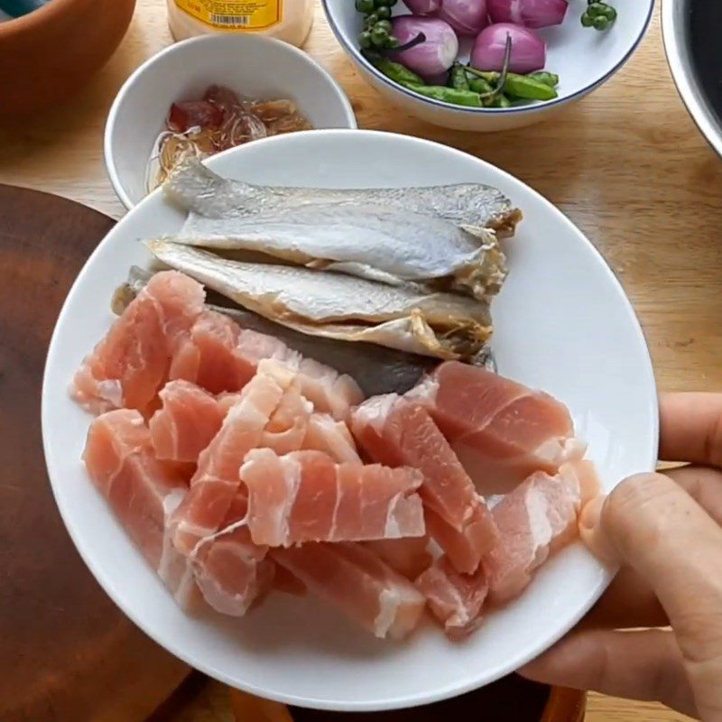 Step 1 Prepare the Ingredients for Dried Fish Steamed with Pork