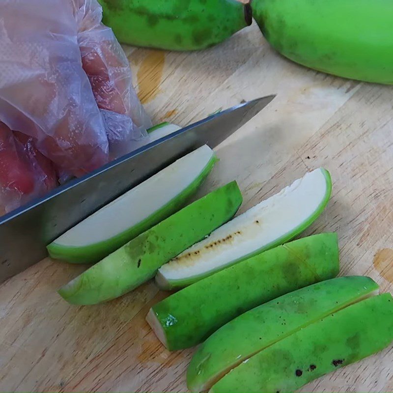 Step 1 Prepare the ingredients Thai-style green bananas with sugar