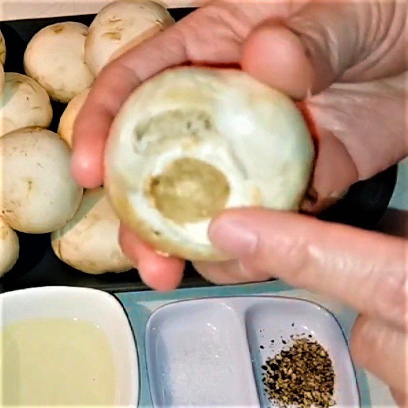 Step 1 Preparing ingredients for Fried Pho with vegetarian mushrooms
