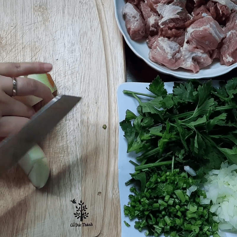 Step 1 Prepare the ingredients for fresh grape beef stew