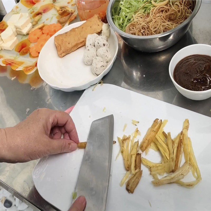 Step 1 Prepare the ingredients for Vegetarian Noodle Soup