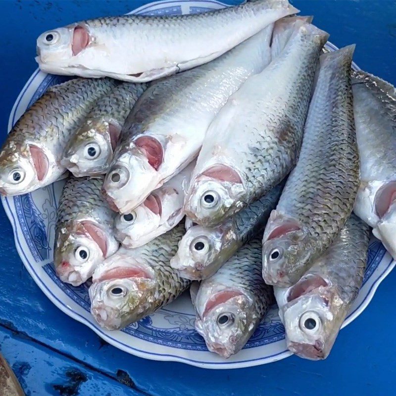 Step 1 Prepare the ingredients for Linh fish with sugar cane