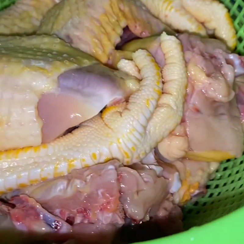 Step 1 Prepare the ingredients for Chicken cooked with white wine