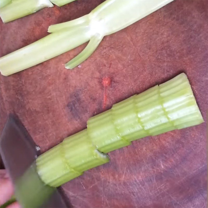 Step 2 Prepare the ingredients for Celery Fish Ball Soup