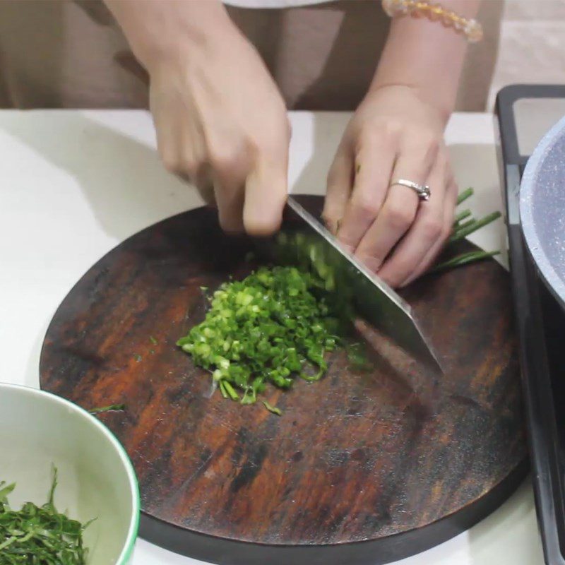 Step 1 Prepare the ingredients for Fried Eggs with Betel Leaves