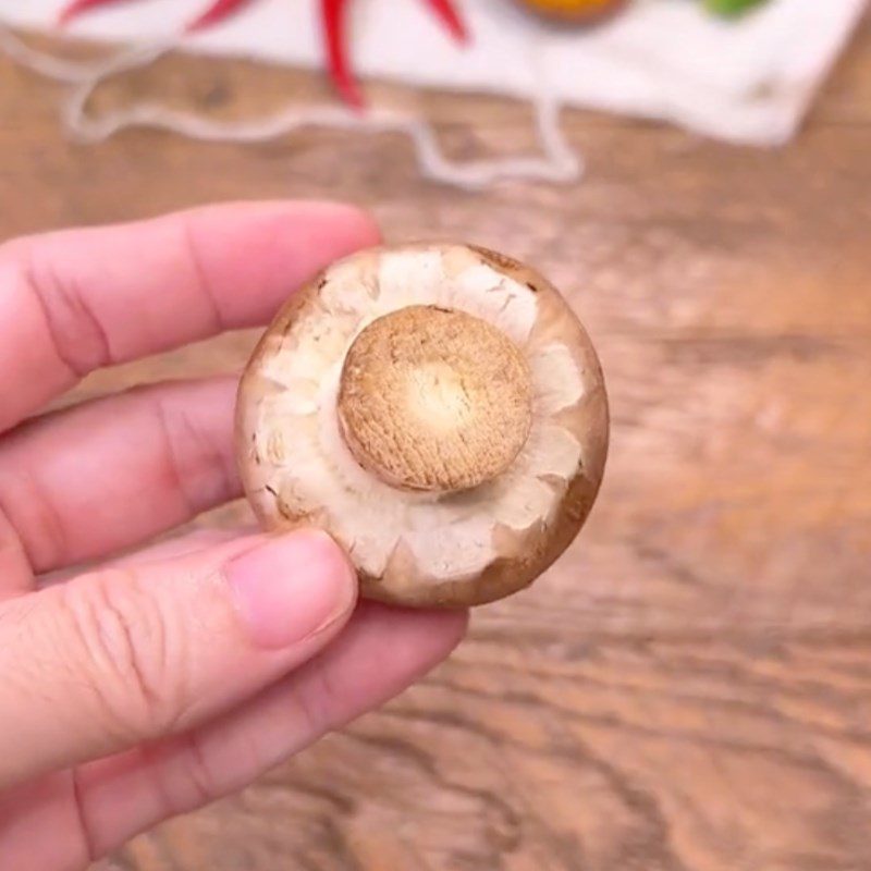 Step 1 Prepare the ingredients for Stir-fried Button Mushrooms with Coconut Milk