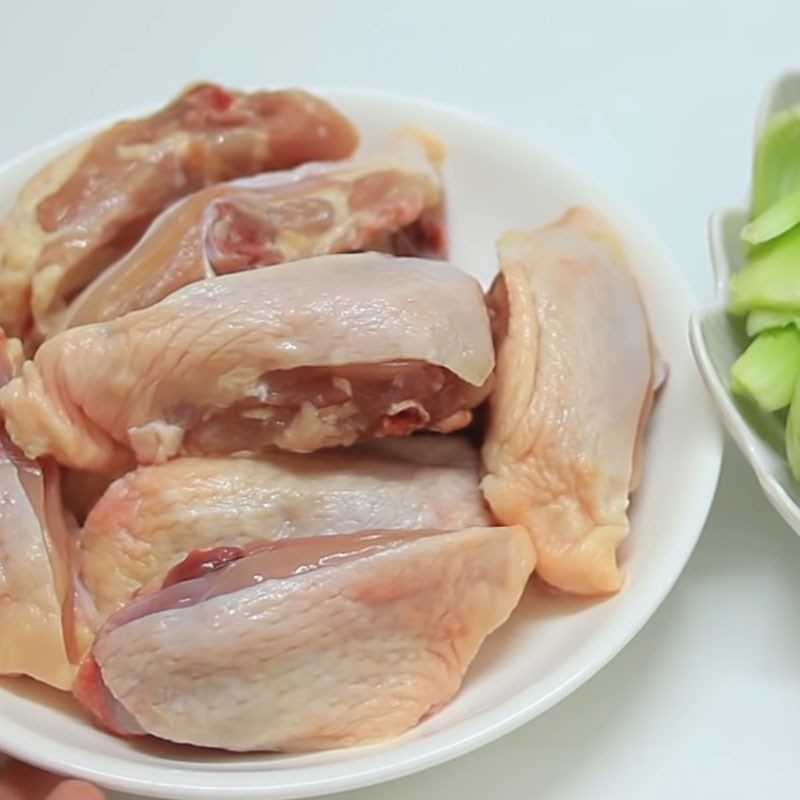 Step 1 Prepare the Ingredients for Steamed Chicken with Bok Choy